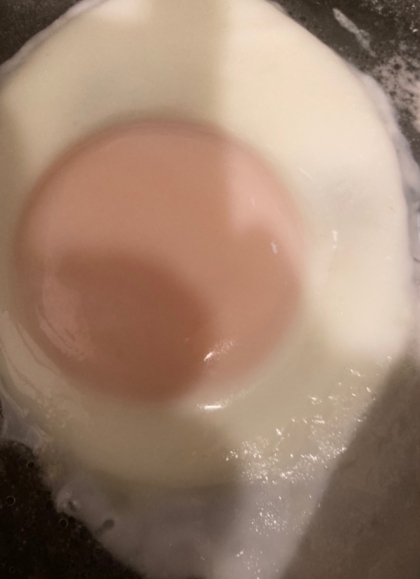 目玉焼き☆卵の殻に残った白身も綺麗にお掃除