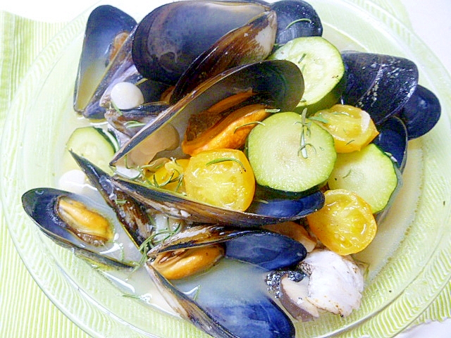 国産ムール貝、野菜と合わせて蒸し煮