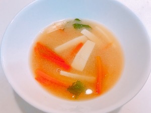 簡単ミネラル補給☆高野豆腐と人参とワカメの味噌汁