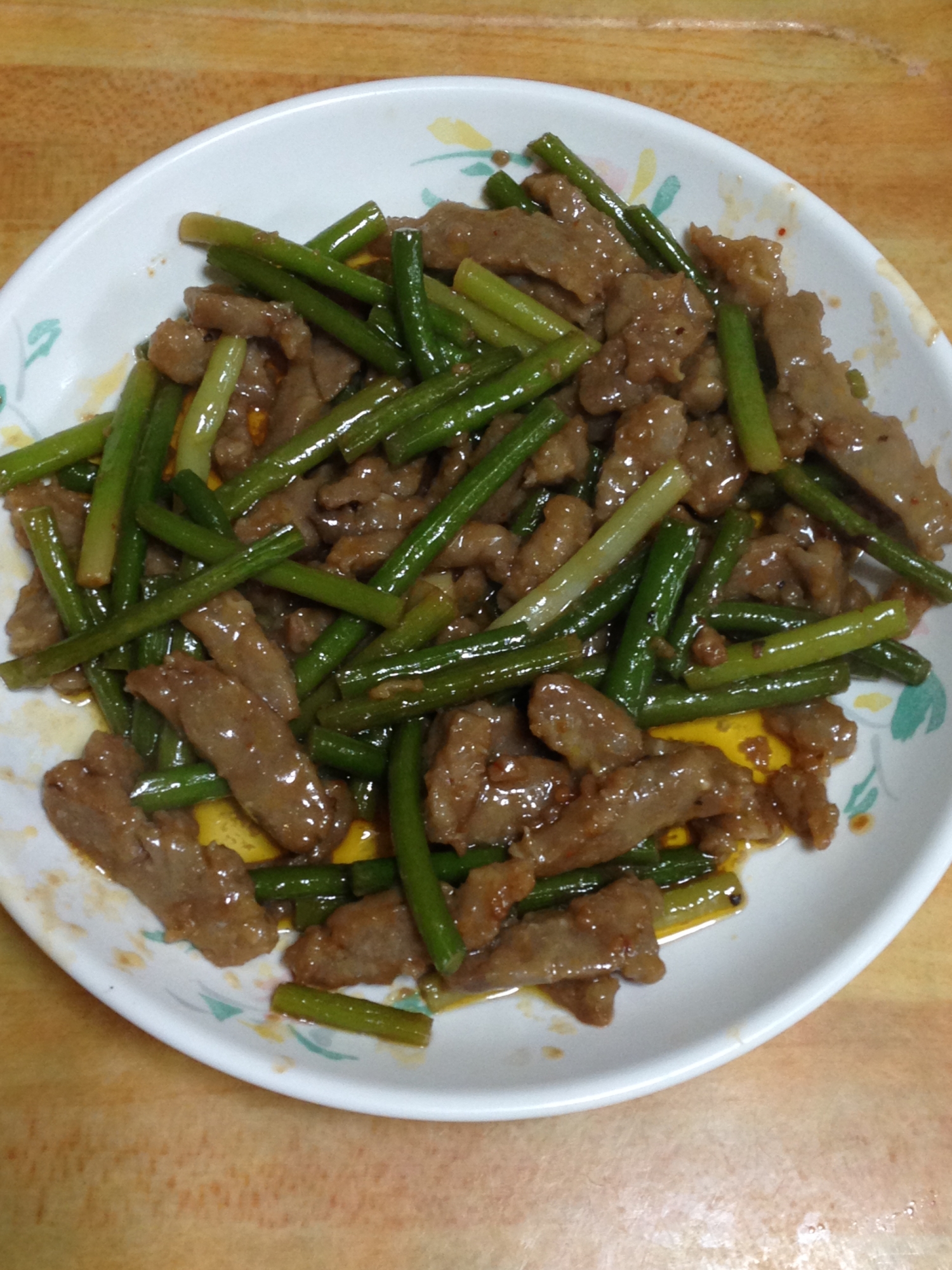 牛肉と大蒜の芽の炒め物