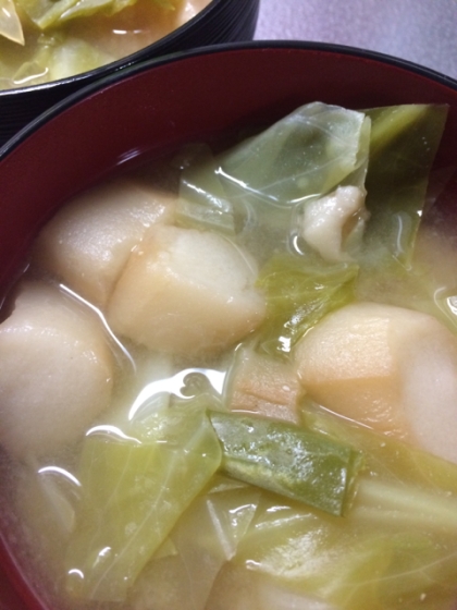青いとこも使おう★キャベツとお麩の味噌汁