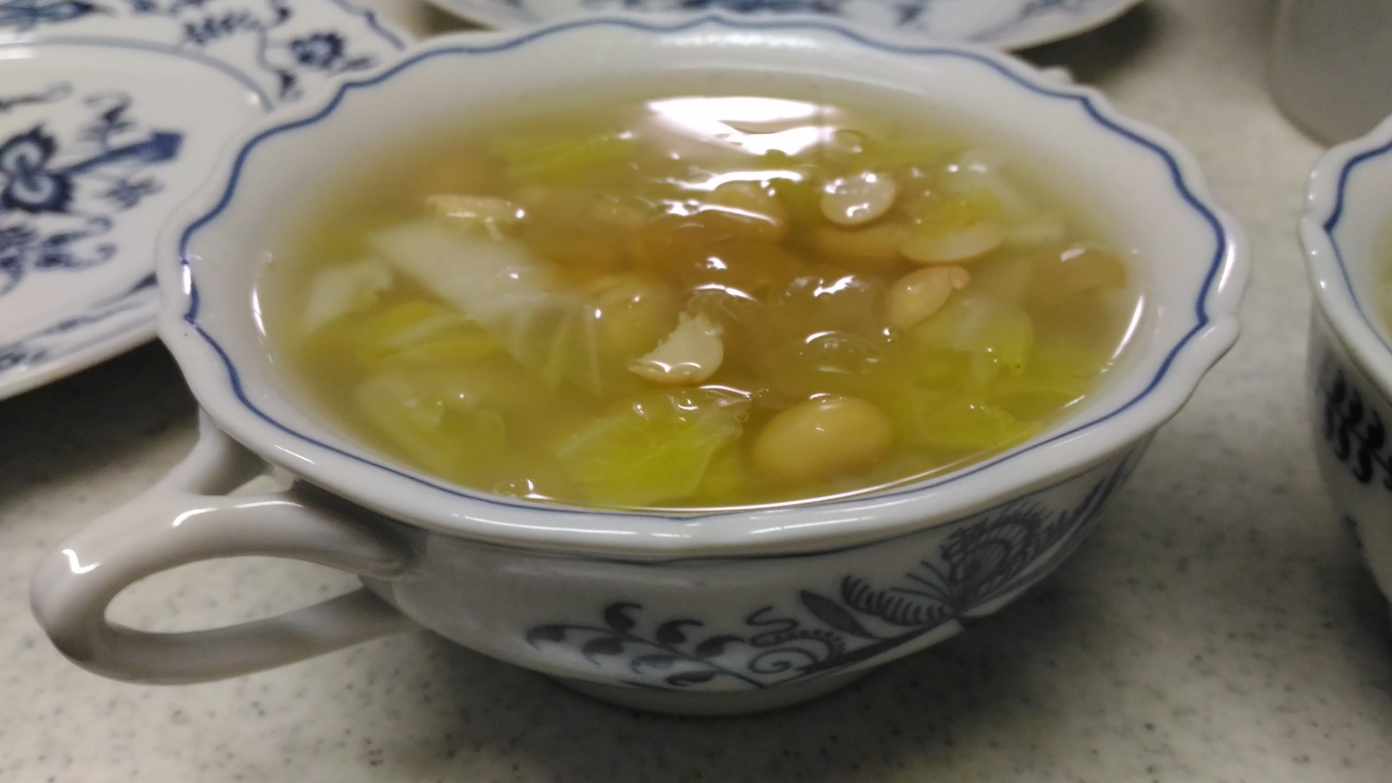 白菜と大豆の塩スープ