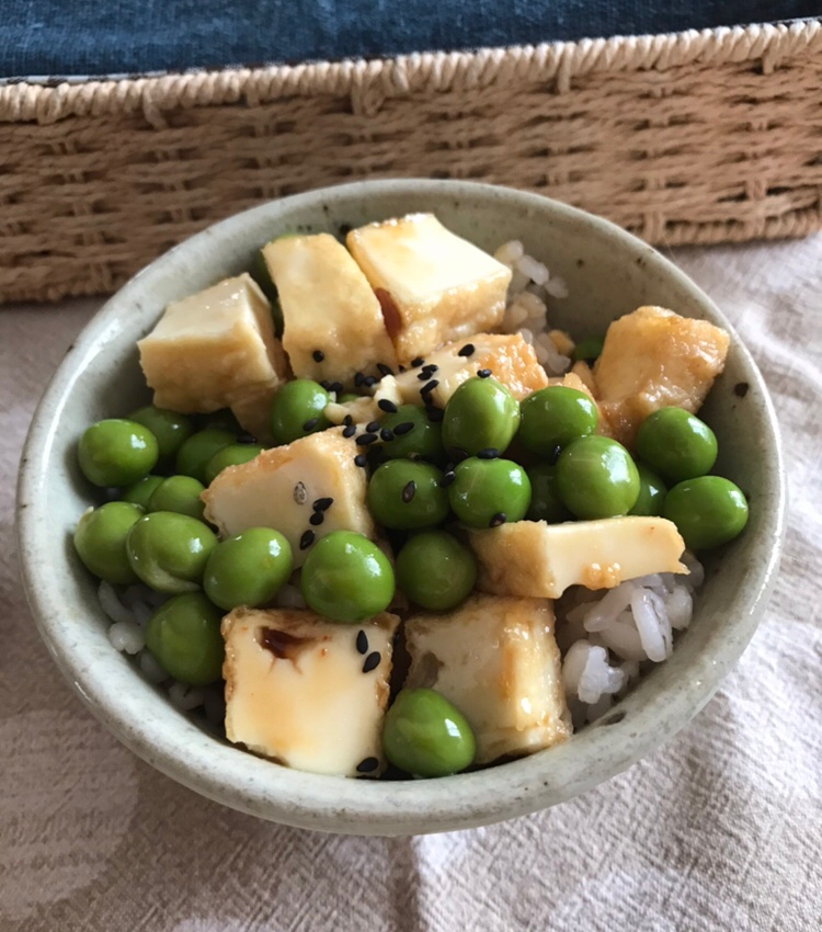 厚揚げとグリーンピースの焼肉だれ炒めごはん