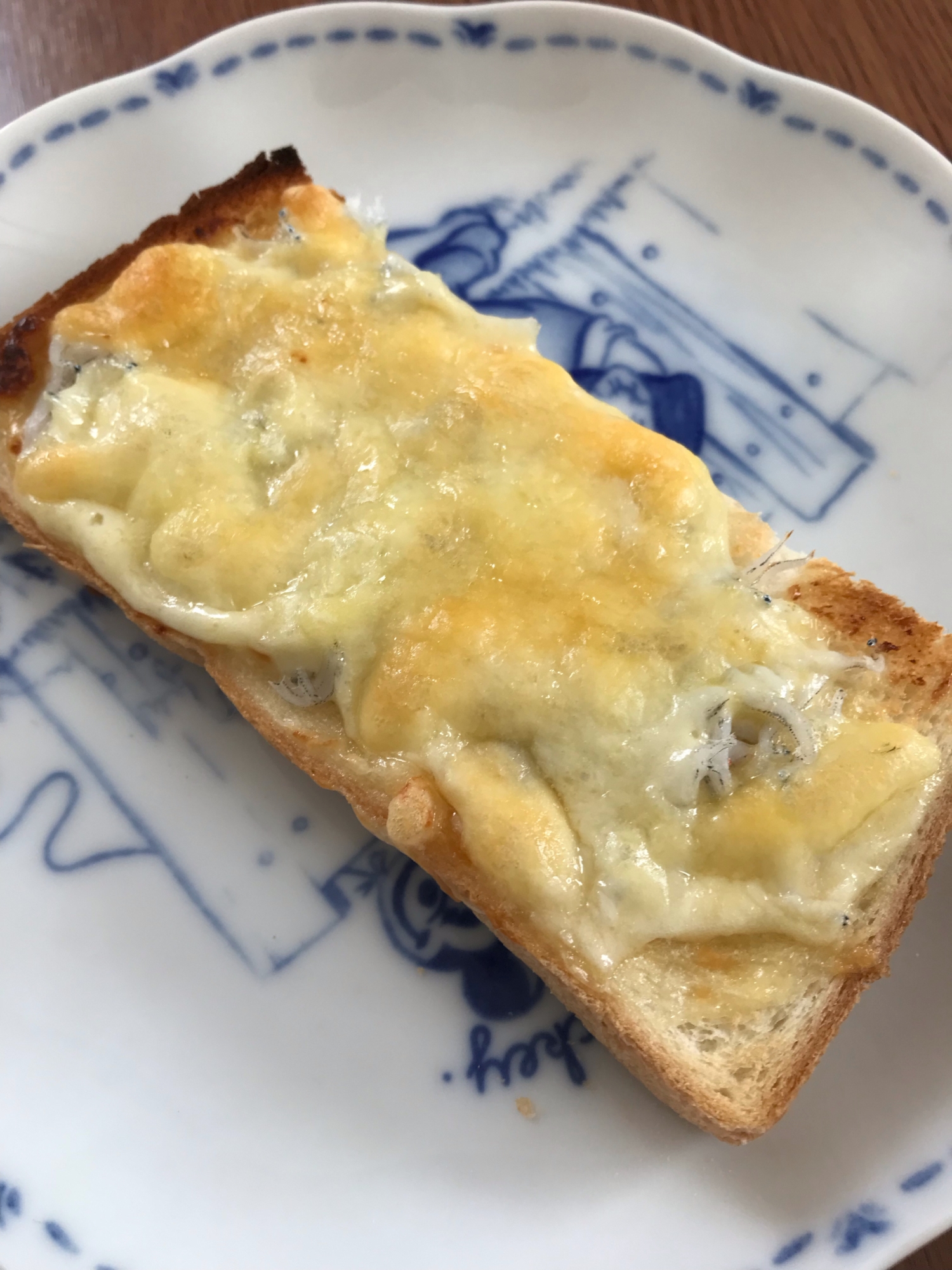 シラスの味噌チーズトースト