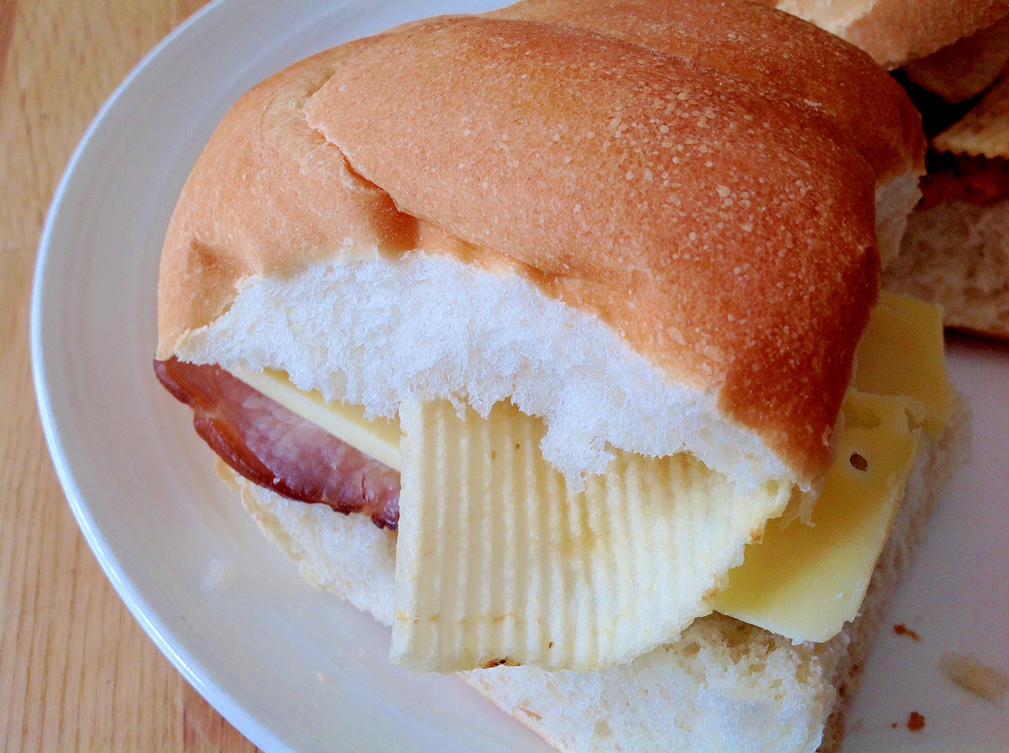 ベーコンチーズポテトチップサンドイッチ