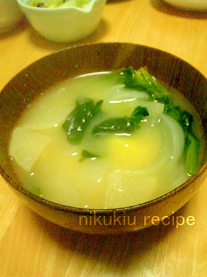 ほうれん草・たまねぎ・大根・じゃがいもの味噌汁