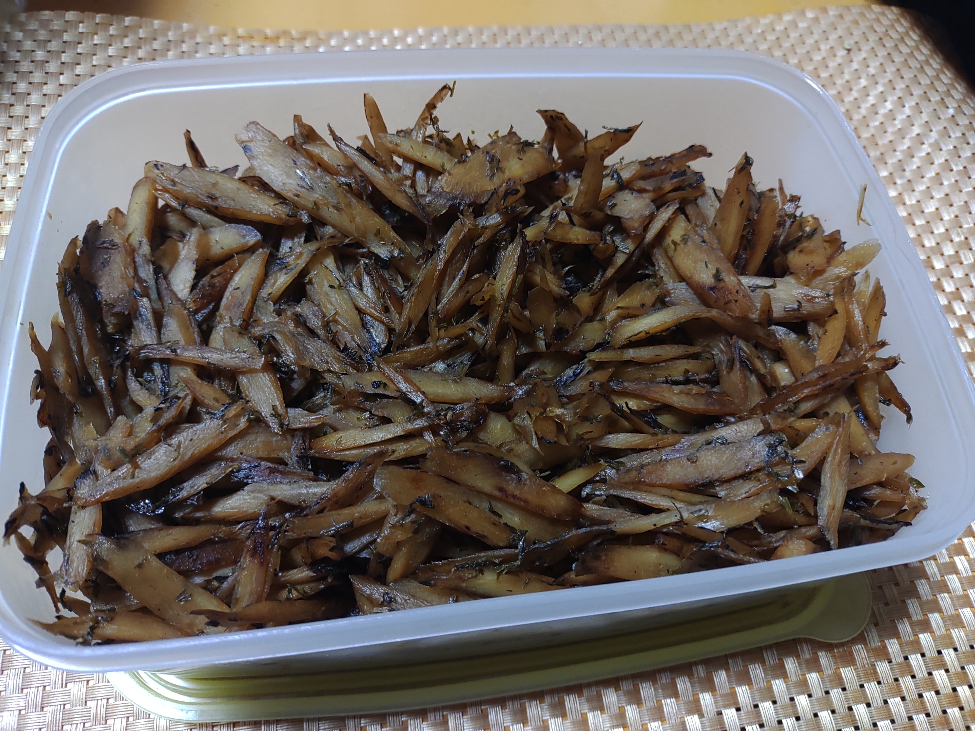 ゴボウとにんじん葉の佃煮風