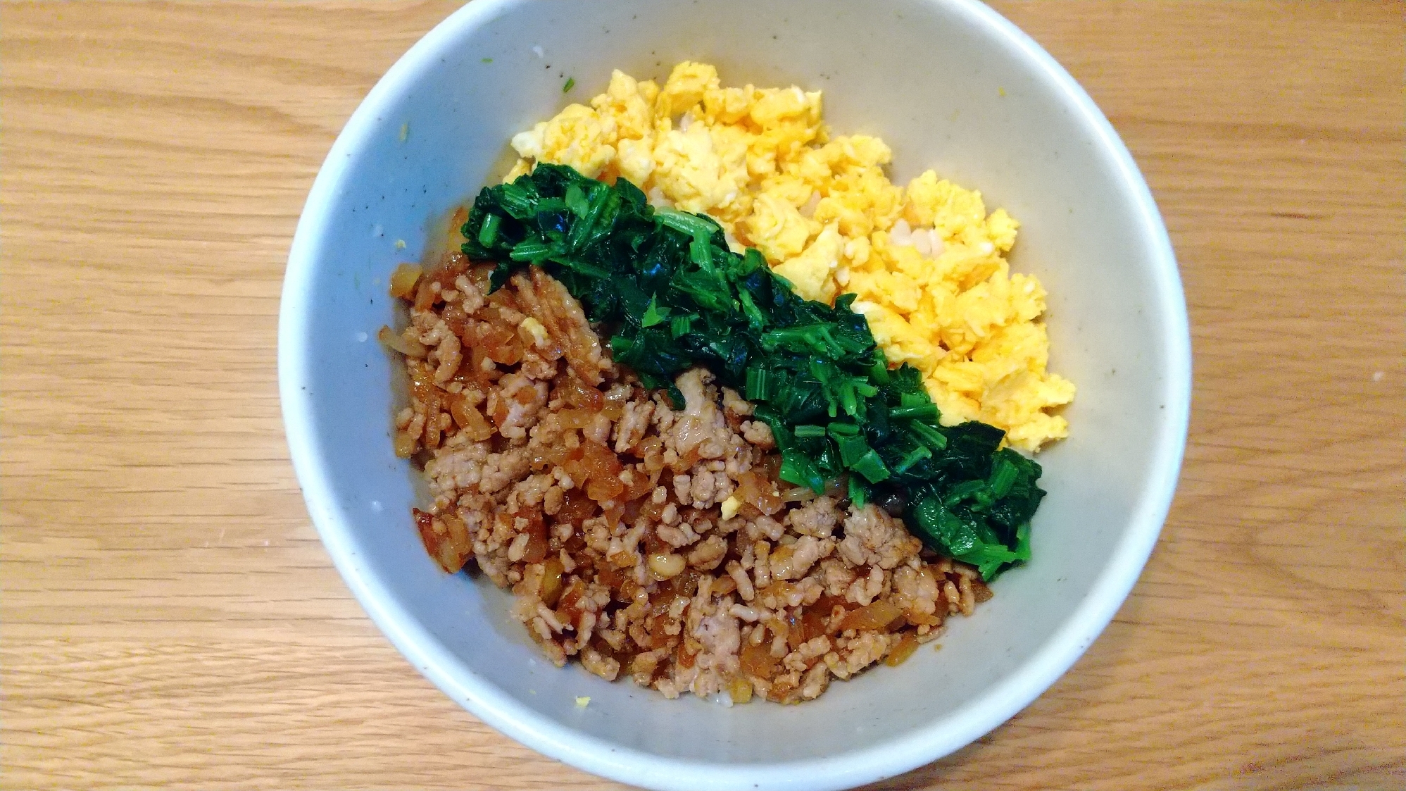 パパッとご飯！かさ増し3色丼♪