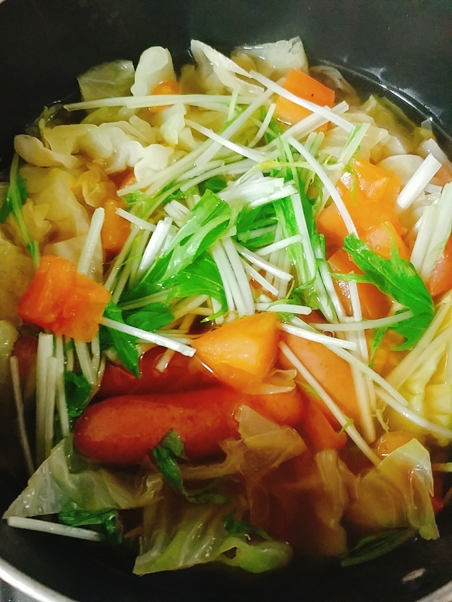 キャベツ　ウインナー　水菜　トマトの中華スープ