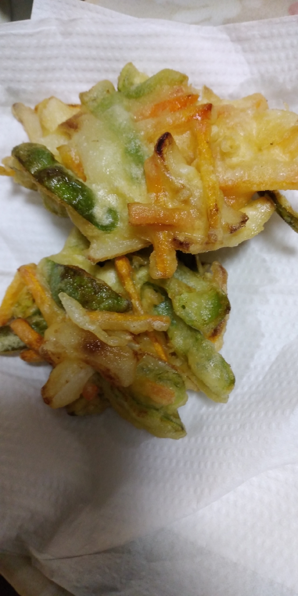 夏野菜のピーマン、玉ねぎ、にんじんのかき揚げ！