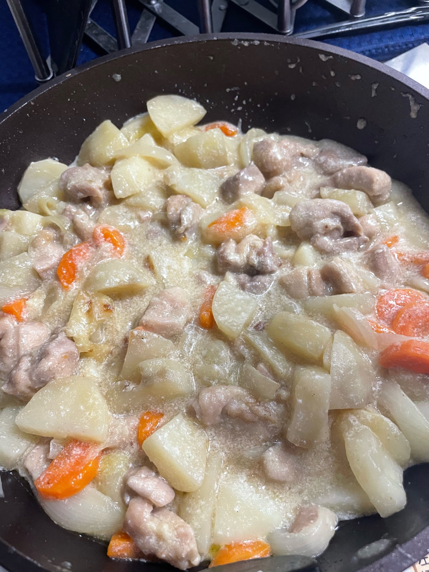 【メイン】鶏肉とじゃがいものクリーム煮