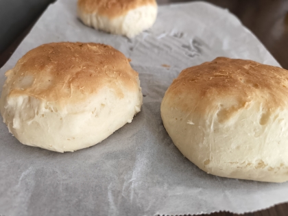 薄力粉で作る、卵・バター不使用の丸パン