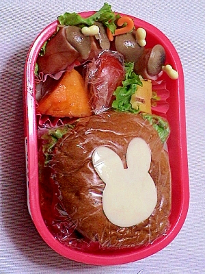 幼稚園弁当　うさぎさんのエビバーガーとどんぐり弁当