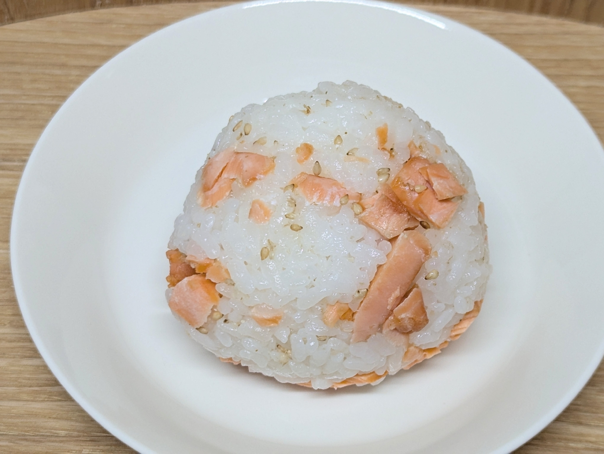 鮭とごまのおにぎり