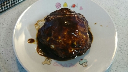 目玉焼き＋チーズをのせて作りました