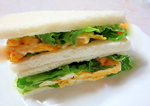 卵とレタスのサンドイッチ