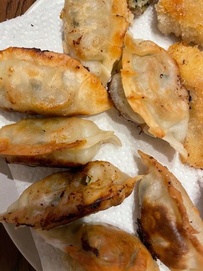 少なめの油で 冷凍餃子の揚げ方 揚げ餃子 レシピ 作り方 By Taka Tt 楽天レシピ