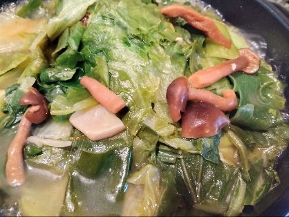ほうれん草・しめじ・油揚げの味噌汁（昆布だし）