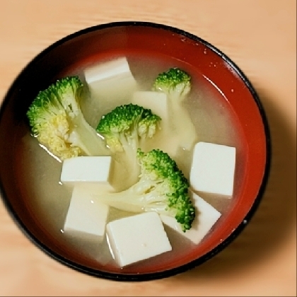 ブロッコリーと豆腐の味噌汁