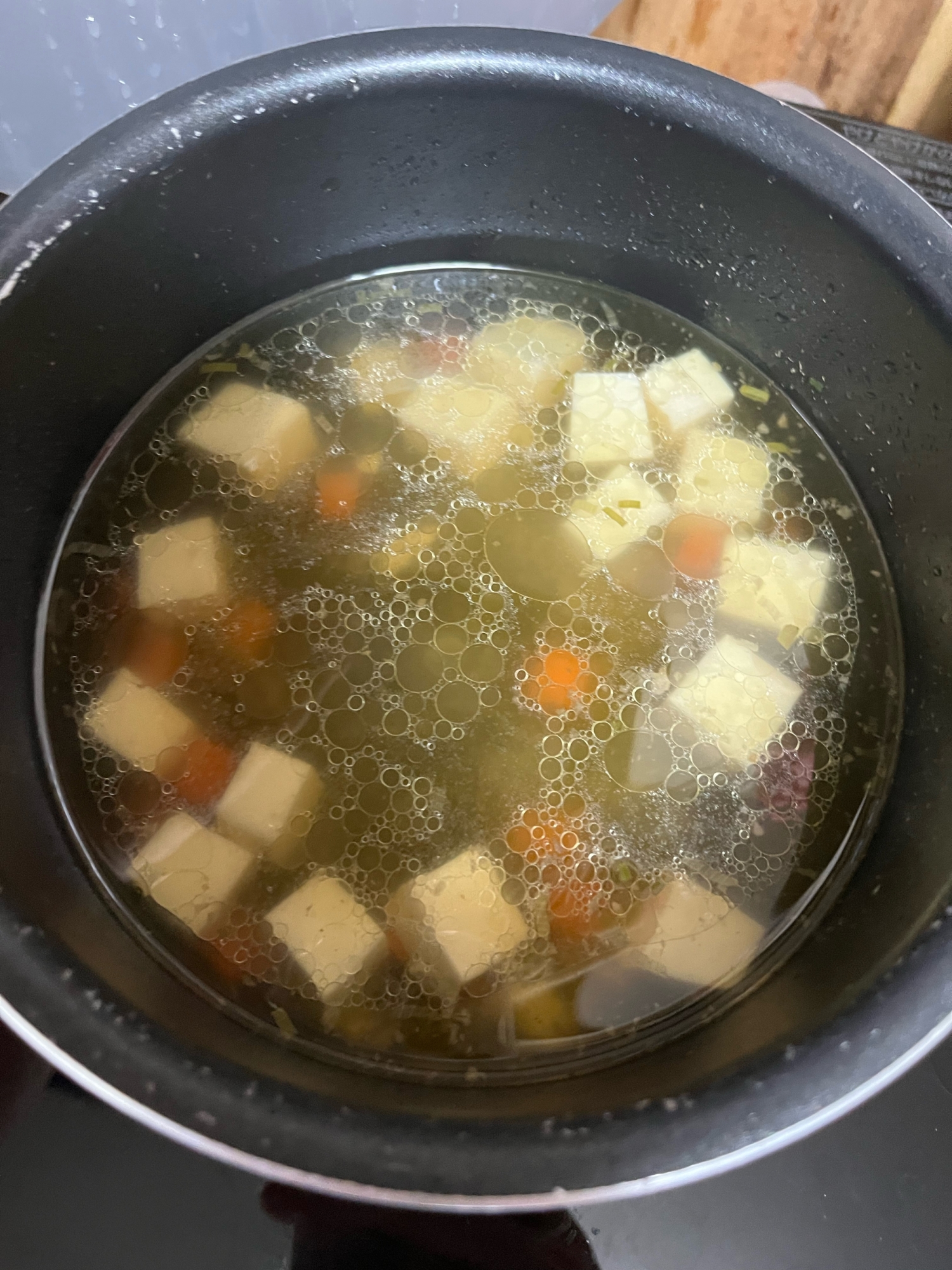 ジャンツォンジャンで生姜香るコンソメ豆腐スープ