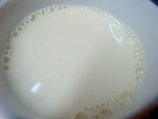 ホットミルク（ヘーゼルナッツ風味）