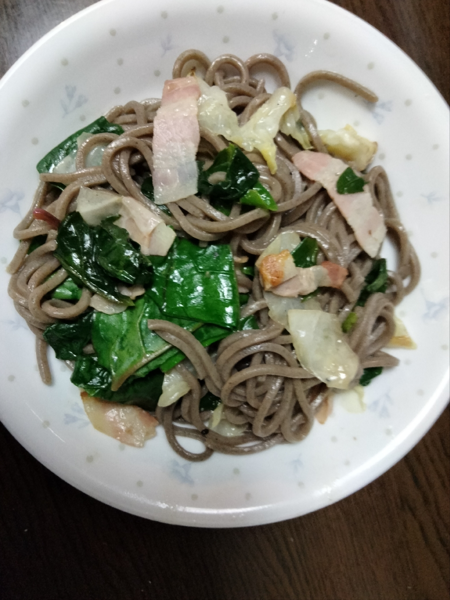 和そばで焼きそば！ベーコン残り野菜で麺つゆ味