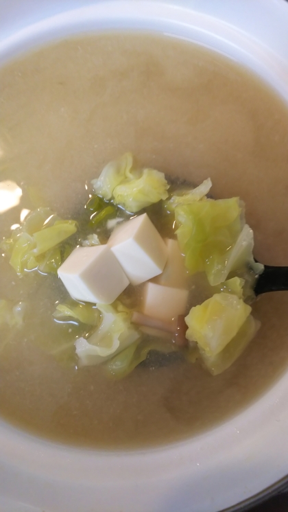 ５分で簡単✨春キャベツとしめじと豆腐のみそ汁✨