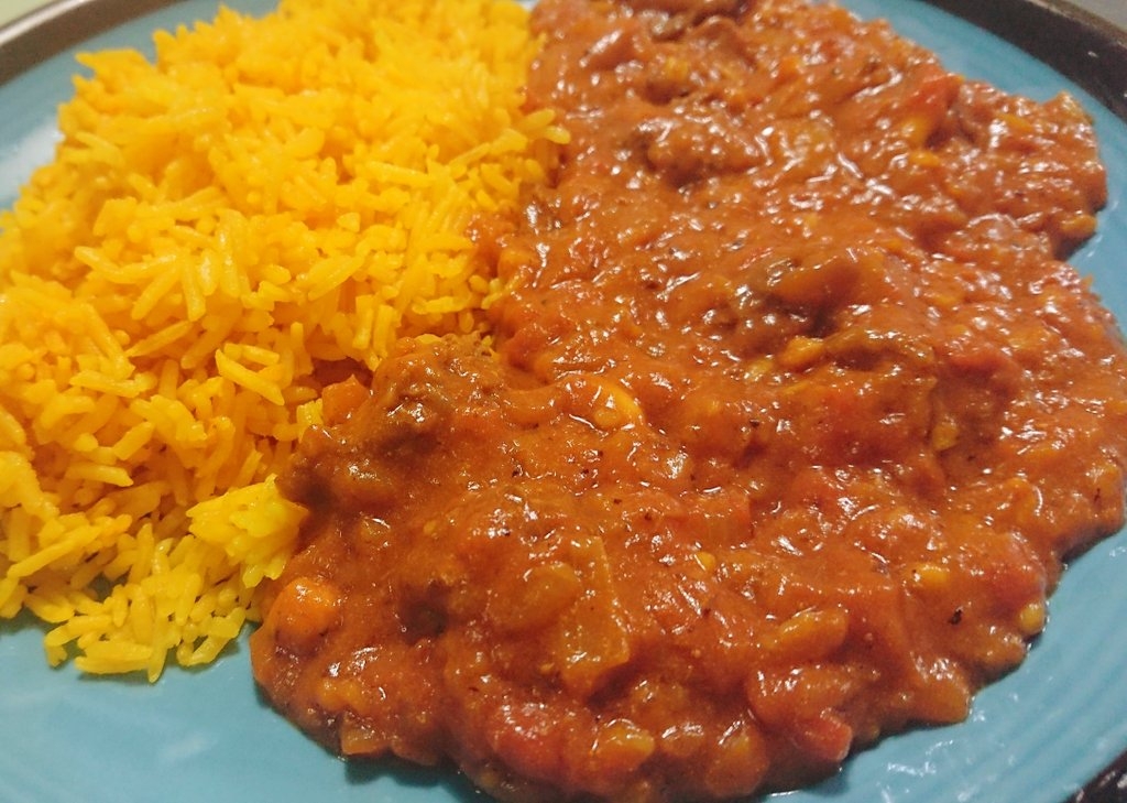 夏にもおすすめ☆酸味を効かせた牛ヒレ煮込みカレー