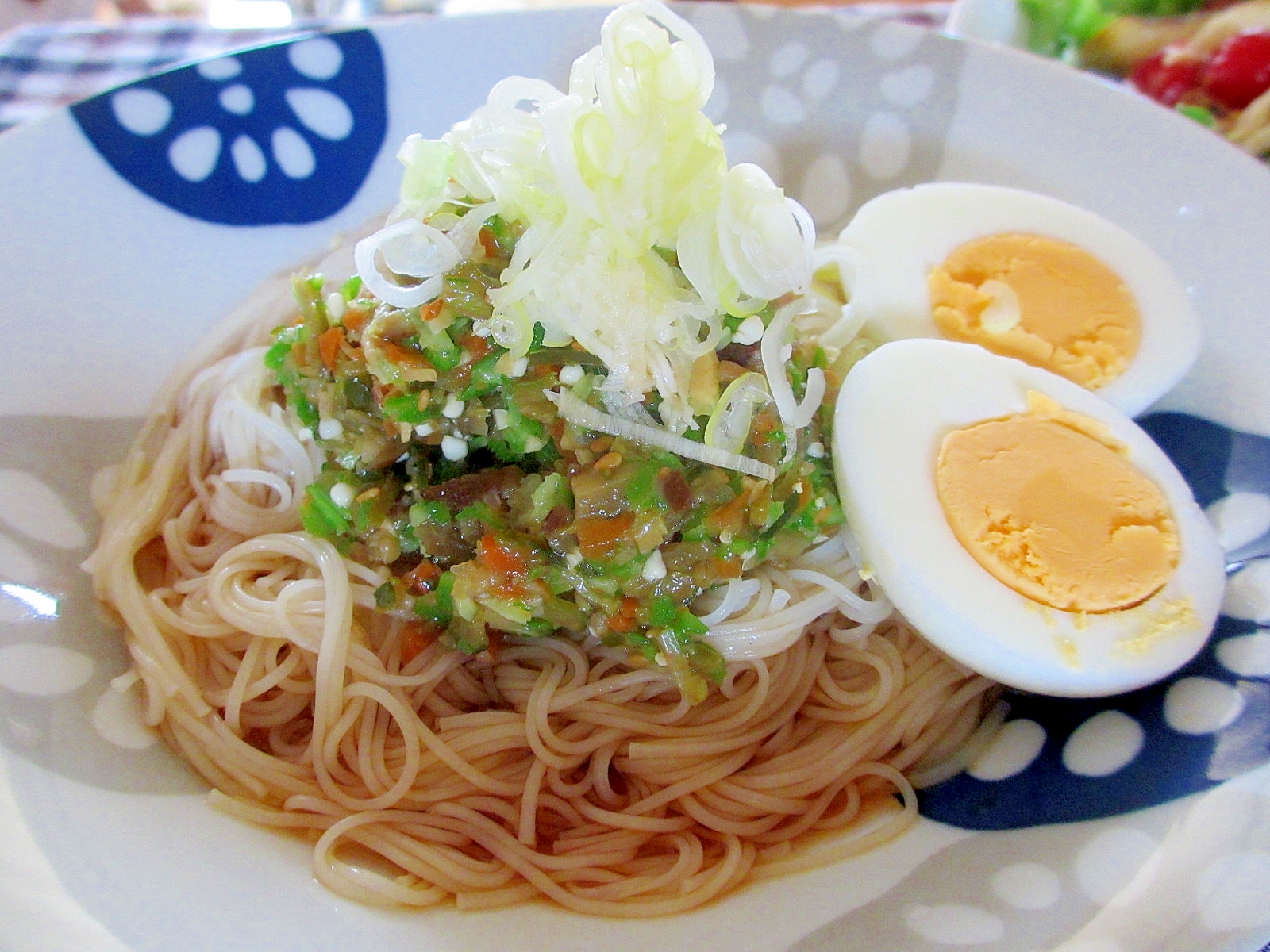 オクラと福神漬けのねばねばそうめん