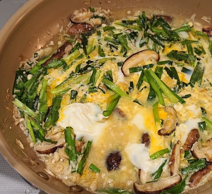 椎茸とにらの卵とじ丼