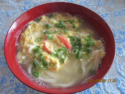 白だしでやさしい味の☆カニカマ卵うどん☆