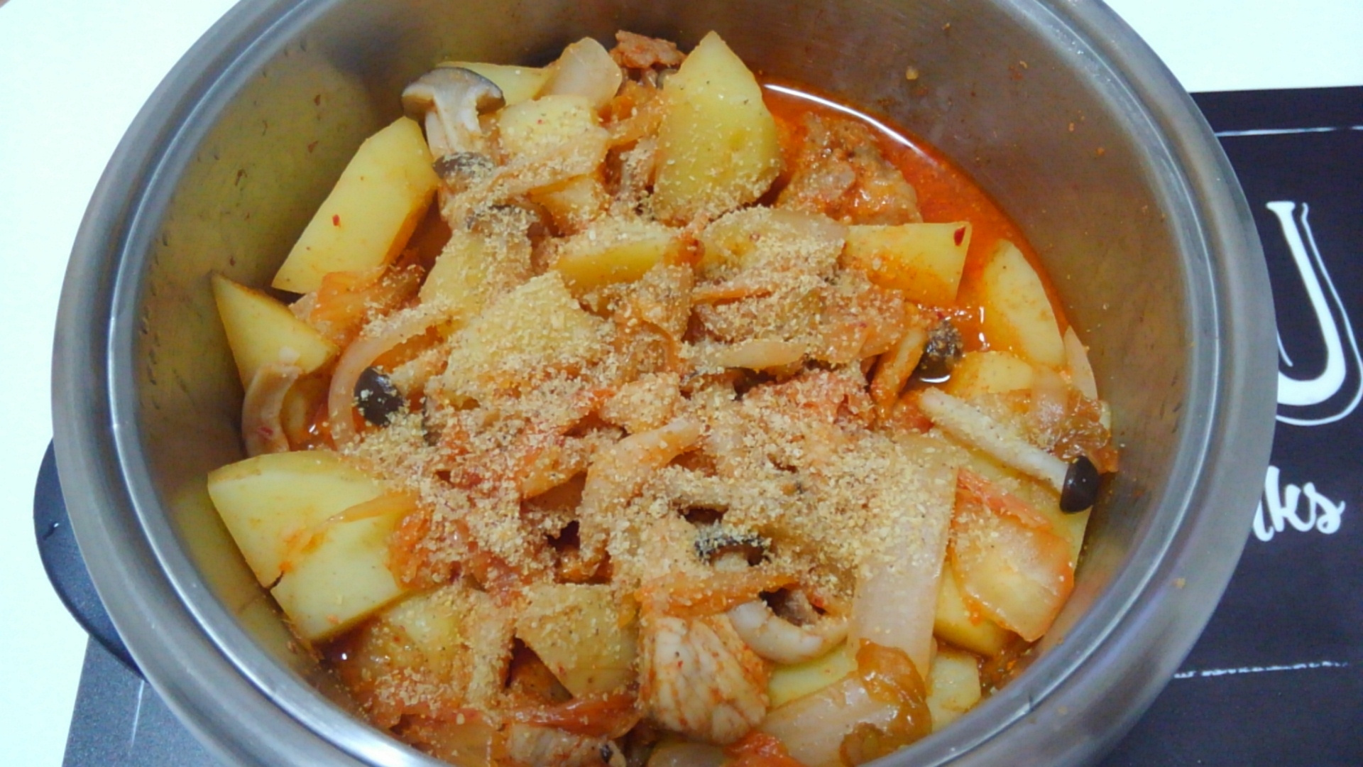 カムジャタン風豚肉とジャガイモのお鍋