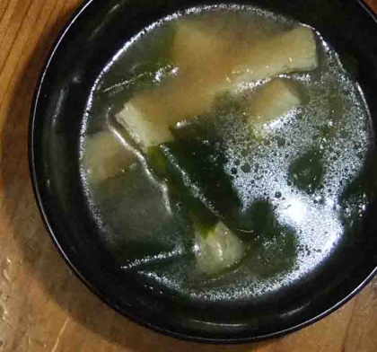 我が家のド定番！油揚げ、豆腐、わかめの味噌汁