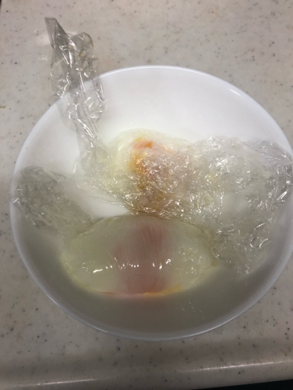 卵2個で作ってみました。
一つは温玉、もう一つはしっかり火が入り、ゆでたまごに。
でも、いい感じで食べました。