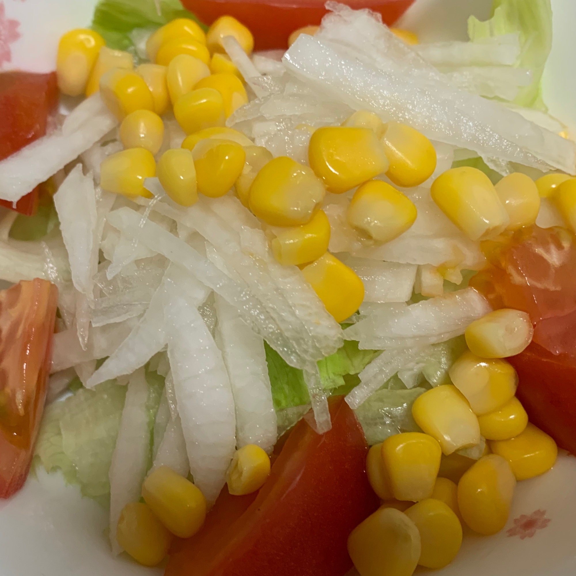 フレッシュ野菜の彩り簡単サラダ