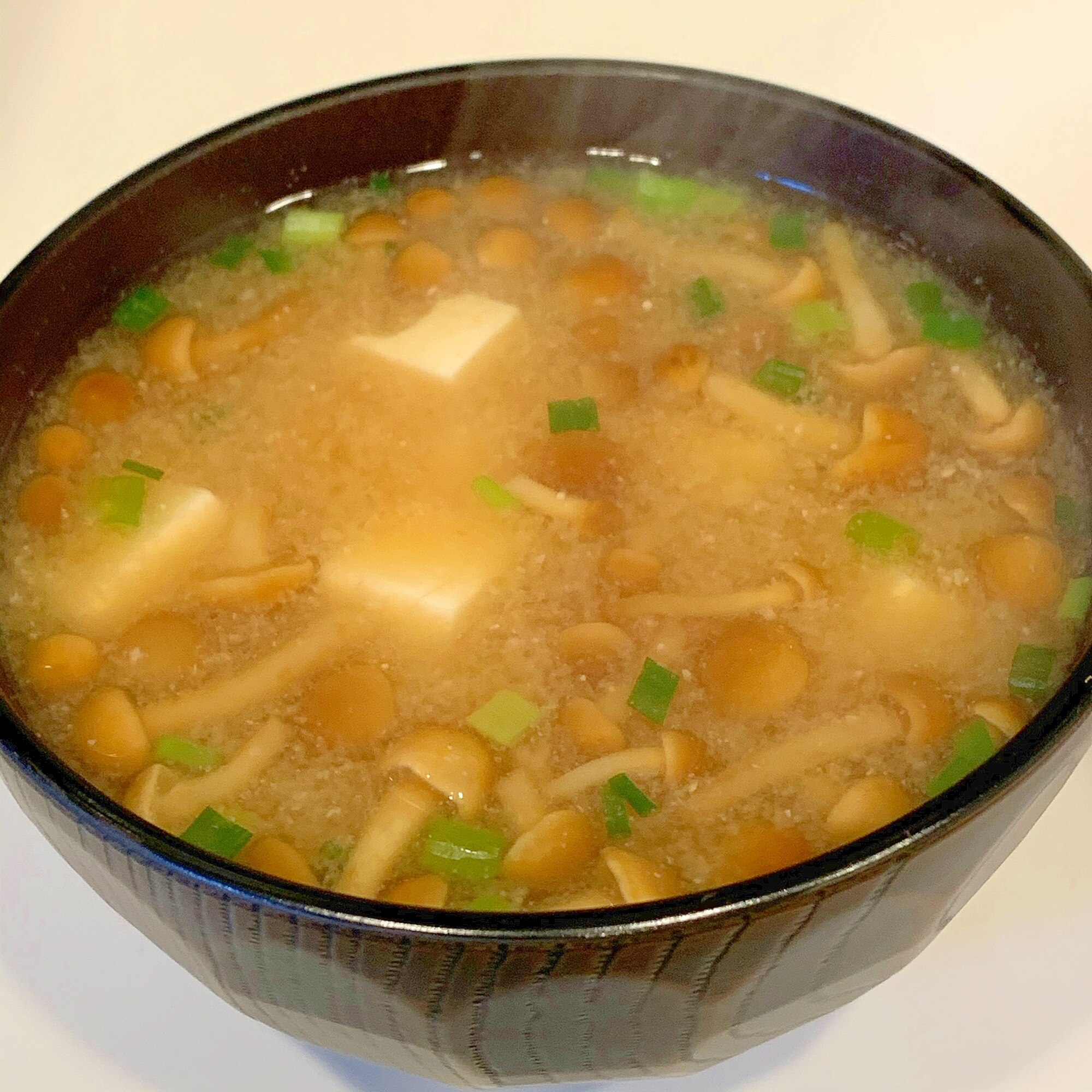 なめこと豆腐と万能ネギの味噌汁 レシピ 作り方 By Banbe 楽天レシピ