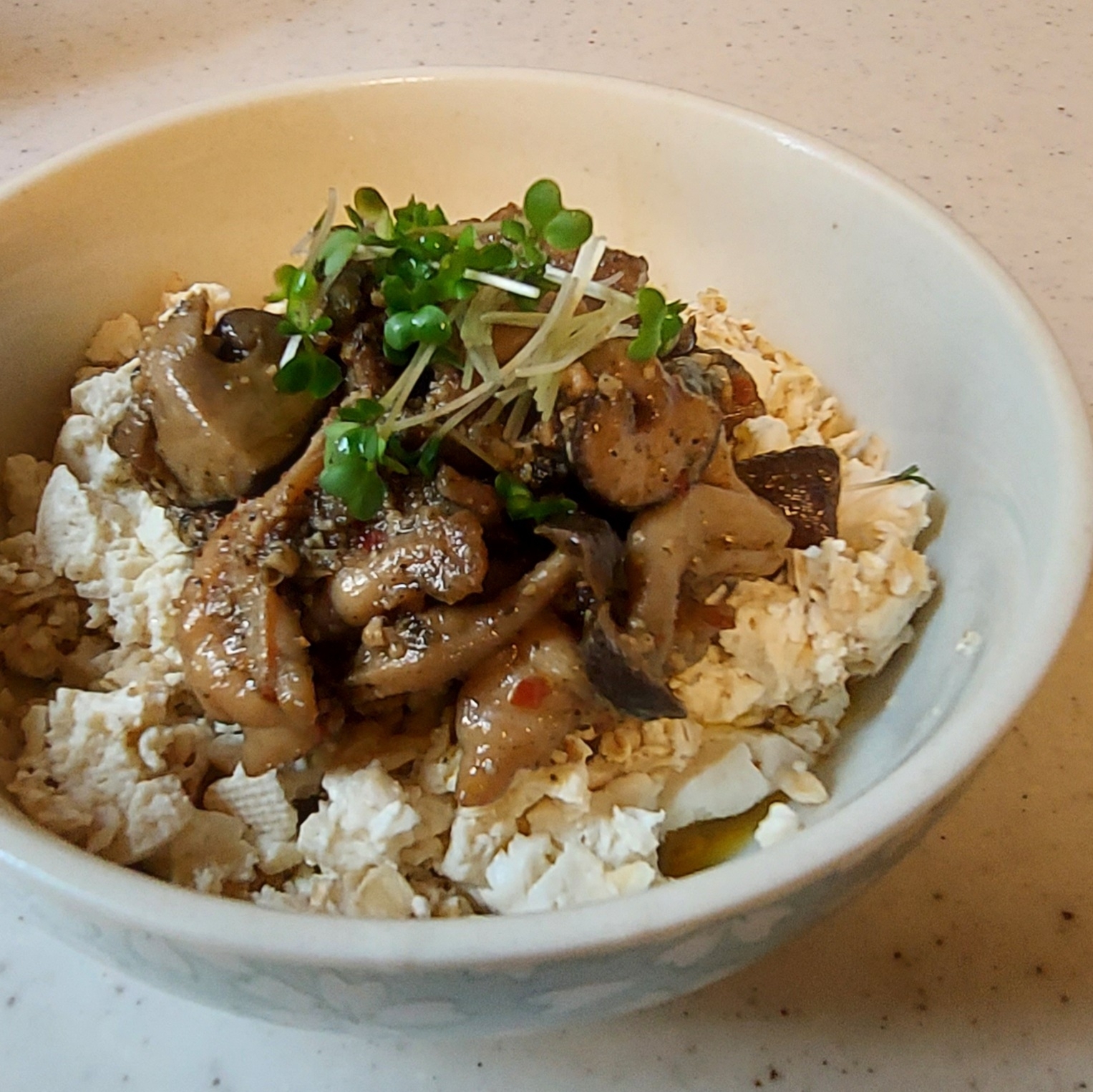 【糖質オフ】オートミールと豆腐☆きのこアヒージョ丼