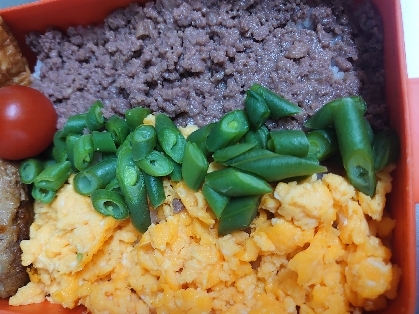 鶏そぼろ三色丼