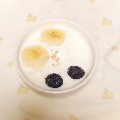 バナナとブルーベリーごまのヨーグルト