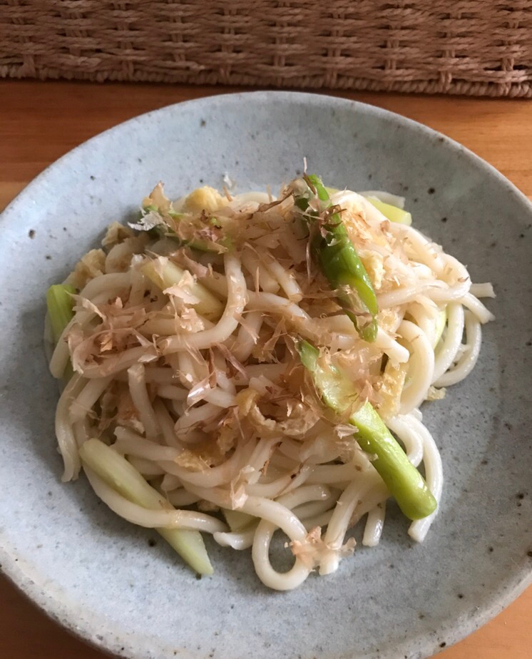 アスパラと油揚げの焼うどん