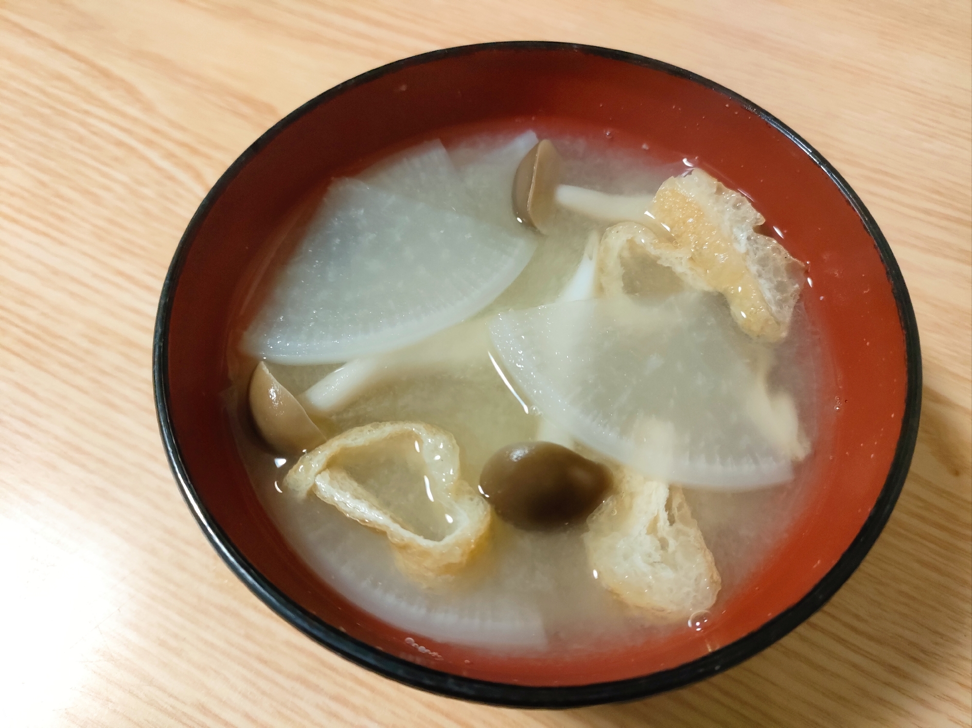 大根としめじと油揚げの味噌汁