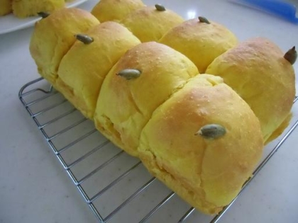 ちぎりパンにしました。ふわっふわで、黄色のかわいいパンができあがり～。これはリピ決定ですよ☆