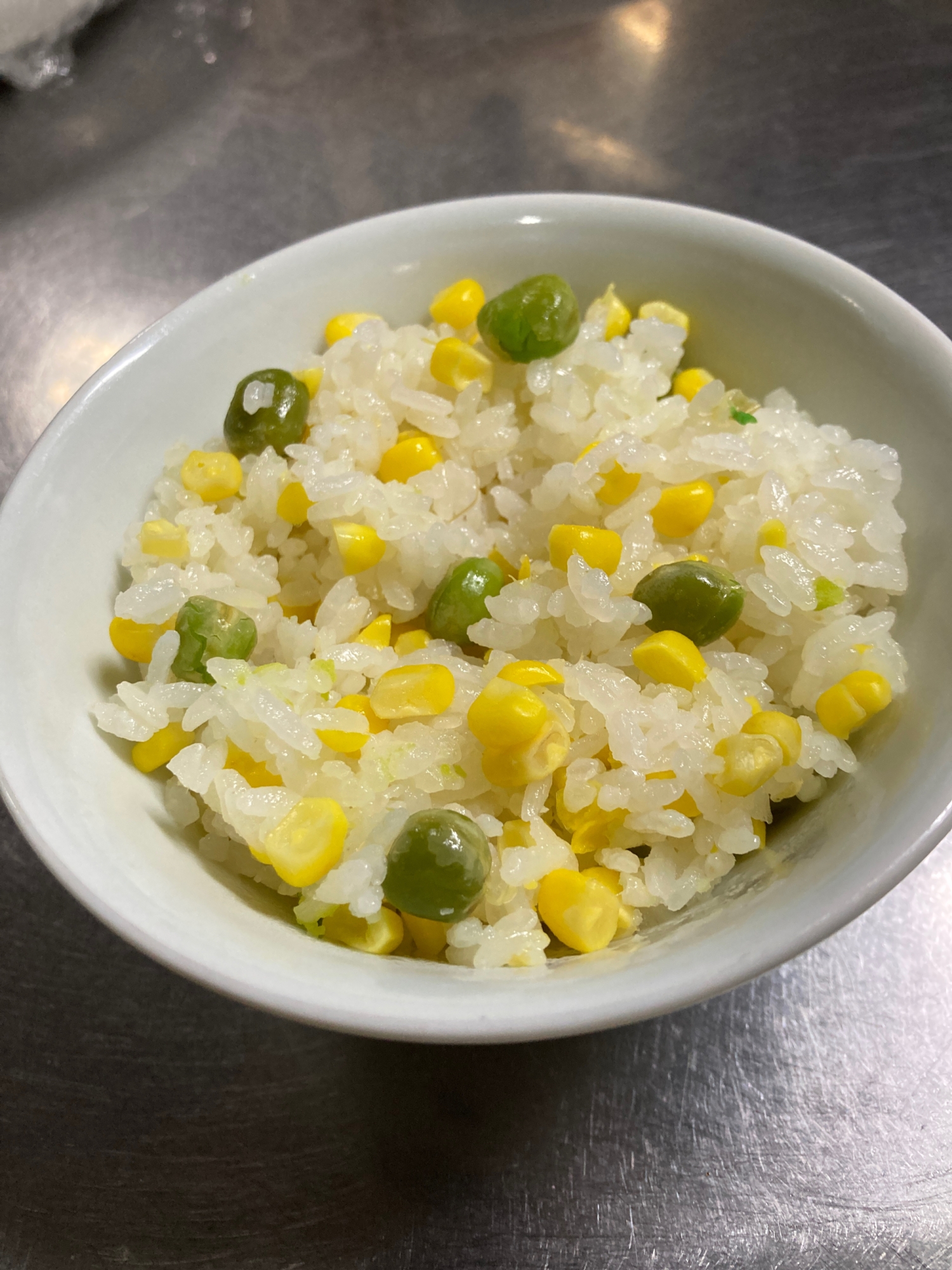 とうもろこしと塩えんどう豆のご飯