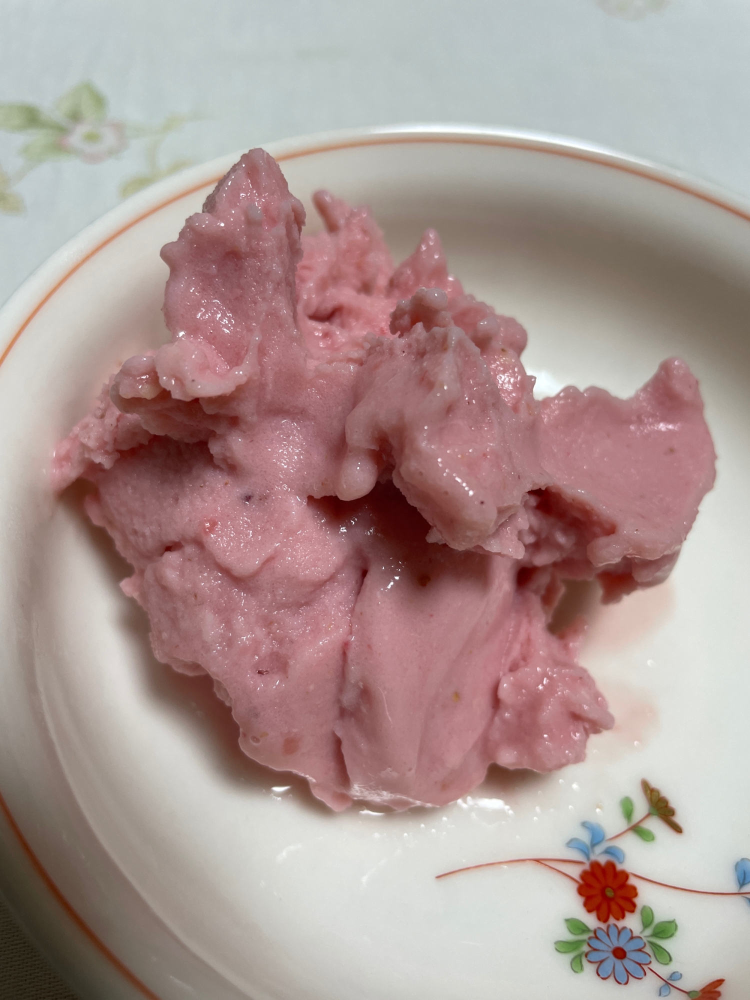 豆乳ヨーグルトと苺でアイスクリーム