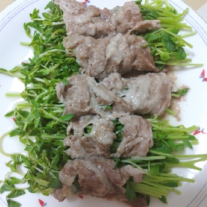 レンジで簡単♡豆苗の豚ロース巻（柚子胡椒ポン酢）