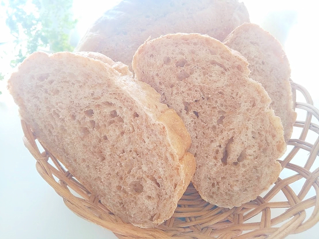 食物繊維たっぷり！シンプルな全粒粉パン