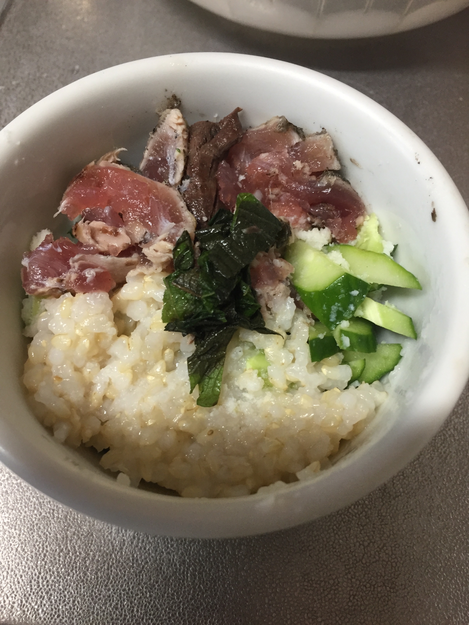 玄米ご飯で カツオのたたき丼 レシピ 作り方 By へんてこへんてこママ 楽天レシピ