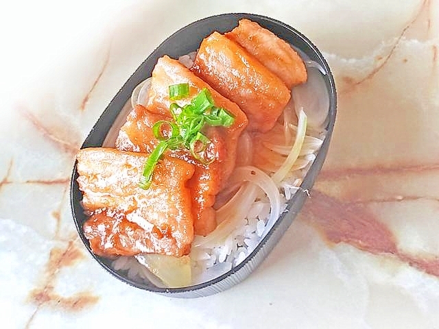 丑の日に！豚バラブロックで作る豚のかば焼き丼♪