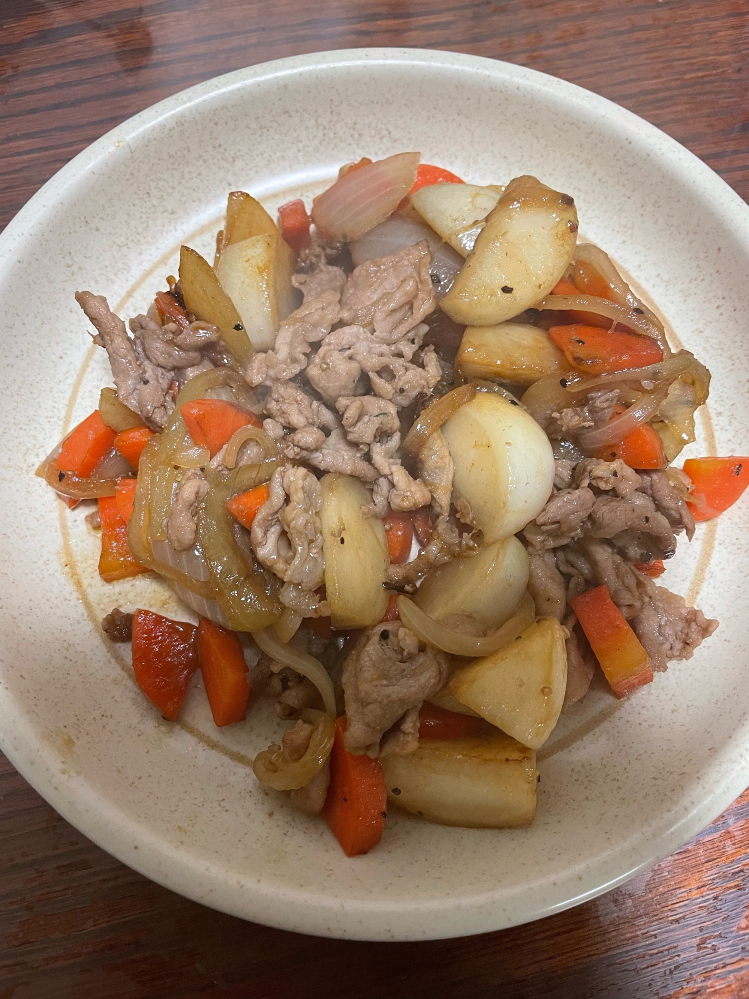 豚モモ薄切り肉とカブの野菜炒め