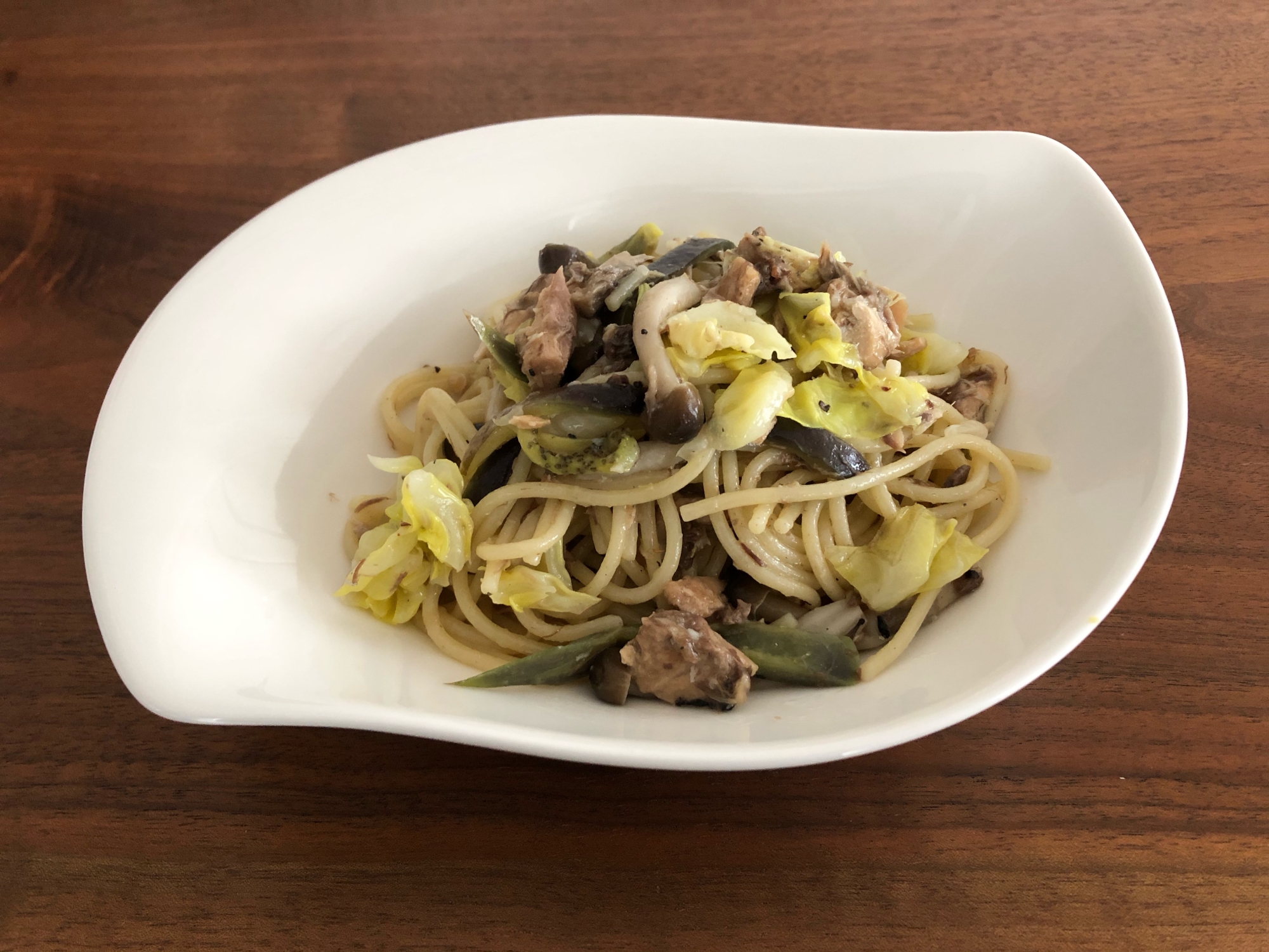 サヴァ缶(オリーブオイル漬け)と春キャベツのパスタ